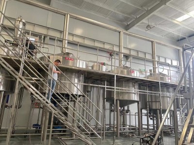 酒厂酿啤酒的设备配置年产2万吨大型自动化啤酒设备厂家图2