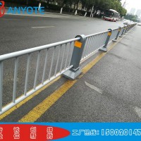 柳州机非分隔栏 北海人行道栏杆 市政道路面包管护栏现货