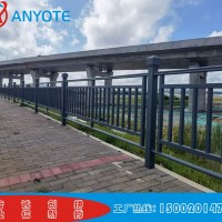 北海公路交通护栏批发 柳州面包管栏杆现货 南宁路侧京式护栏