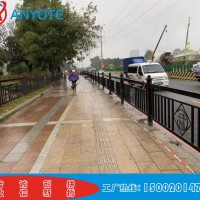 梧州交通安全护栏厂家 南宁人行道护栏 机非隔离栏报价