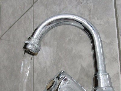 太原东岗路水管水龙头维修上门  角阀维修 24小时上门电话图2