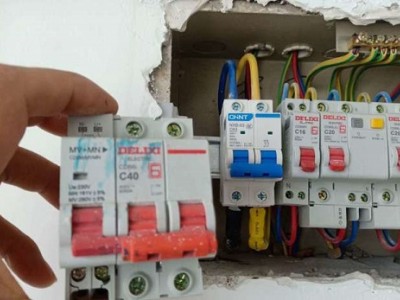 太原老军营电工上门维修电路跳闸,换空开,安装灯具浴霸图3