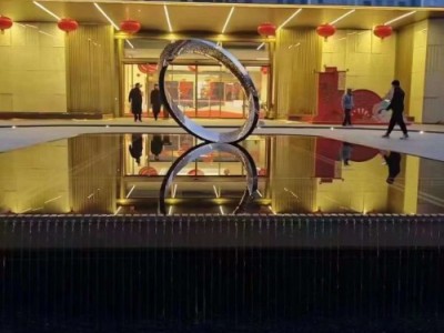 无锡新建筑入口雕塑 莫比乌斯环 水景雕塑制作图1