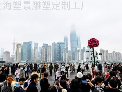 上海外滩景观不锈钢玫瑰花雕塑图1