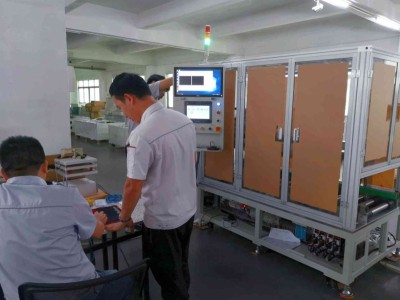 电池胶塞封口机图1