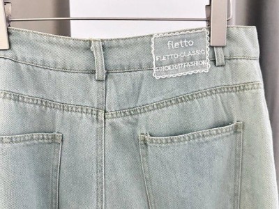 温碧霞代言IRENENA服装春季新款蕾丝蓝色阔腿牛仔裤图3