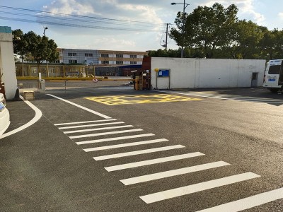 常熟支塘镇厂区道路划线标准、苏州厂大门网格线施工、工业园区地面标线图3