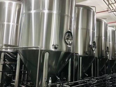 安徽精酿啤酒设备啤酒厂自动化10吨啤酒设备供应厂家图1