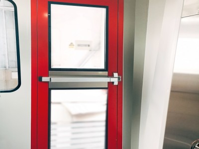 双层玻璃安全门搭配推杆锁优势解析图3